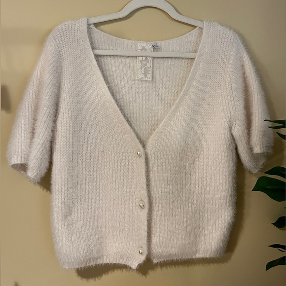 Sadie & Sage Fuzzy Pearl Button Cardigan/Top Size Small - Picture 3 of 8